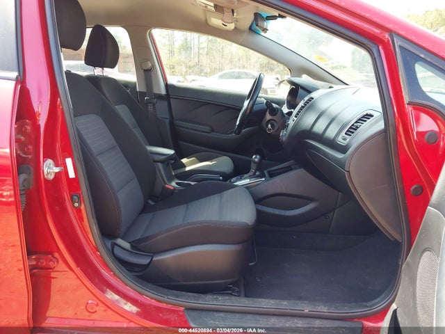 2018 Kia Forte S მანქანა იყიდება აუქციონზე, vin: 3KPFL4A78JE275404, აუქციონის ნომერი: 44520894