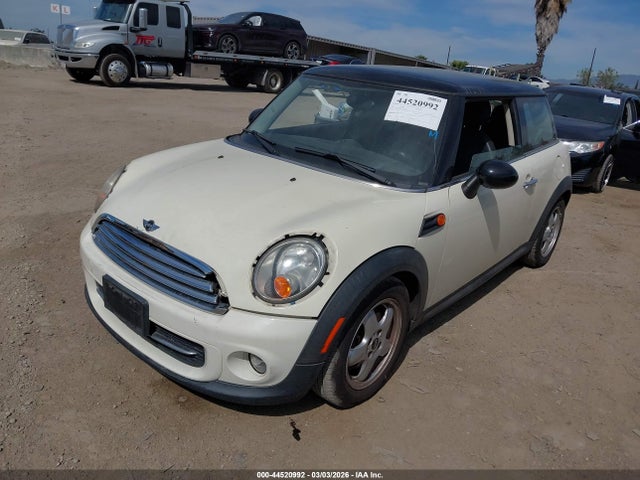 2011 MINI COOPER WMWSU3C5XBT092951 Photo 1
