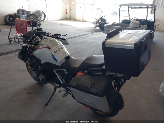 2023 BMW R 1250 WB10M0302P6H85547 Photo 2