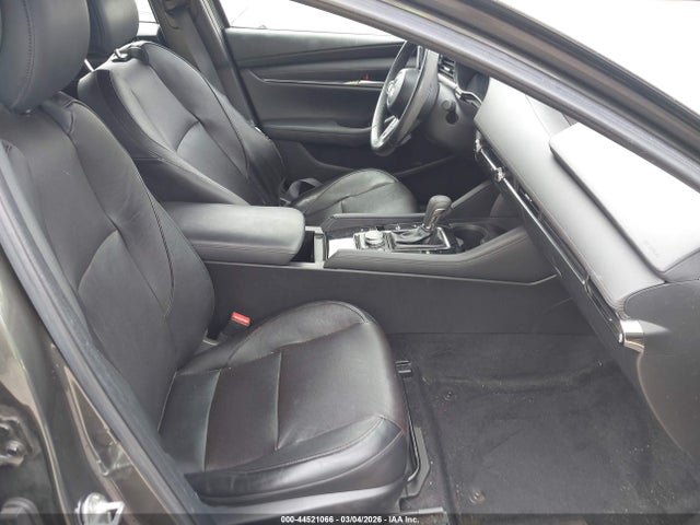 JM1BPAML8M1335716 Mazda Mazda3 Premium