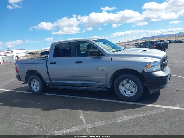 1C6RR7KG0KS638182 RAM 1500 Classic Tradesman 4x4 5&#039;7 Box