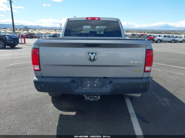1C6RR7KG0KS638182 RAM 1500 Classic Tradesman 4x4 5&#039;7 Box