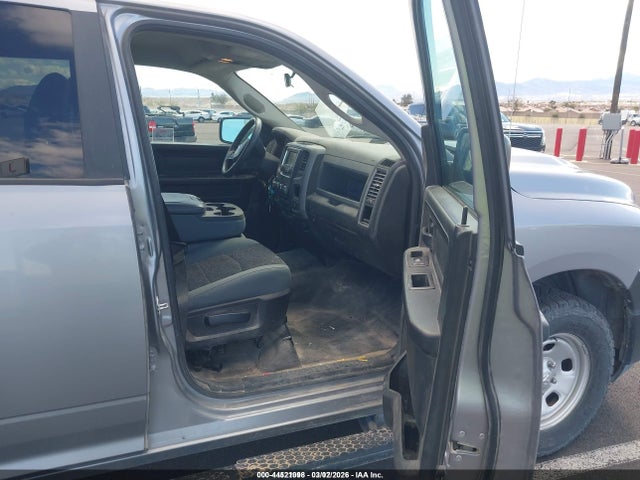 1C6RR7KG0KS638182 RAM 1500 Classic Tradesman 4x4 5&#039;7 Box