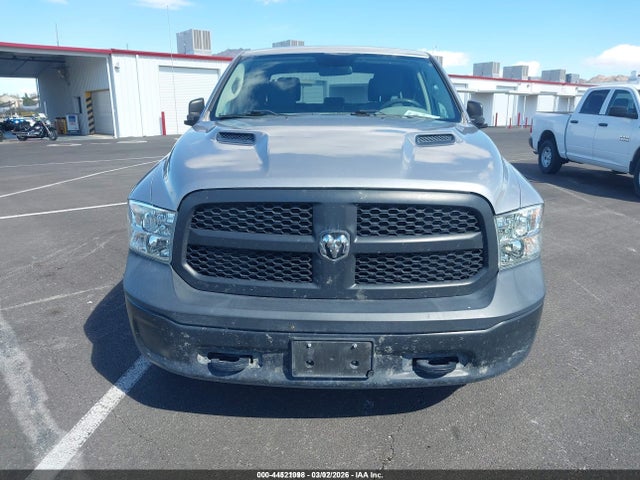 1C6RR7KG0KS638182 RAM 1500 Classic Tradesman 4x4 5&#039;7 Box