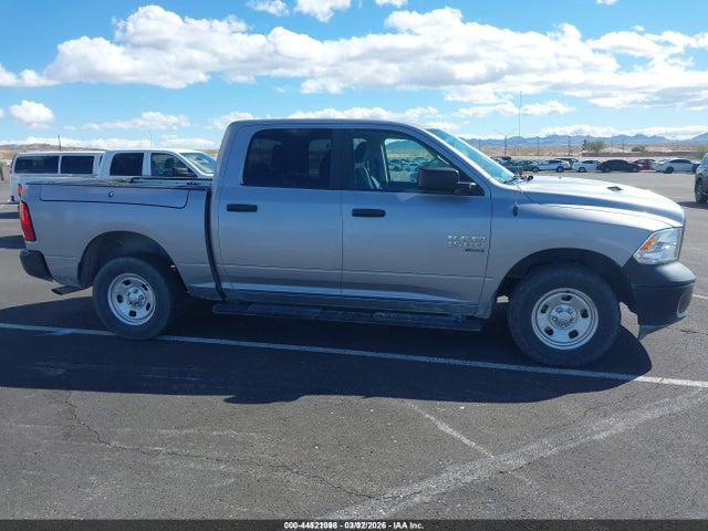 1C6RR7KG0KS638182 RAM 1500 Classic Tradesman 4x4 5&#039;7 Box