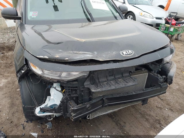 2020 Kia Soul Lx მანქანა იყიდება აუქციონზე, vin: KNDJ23AU9L7708812, აუქციონის ნომერი: 44521139