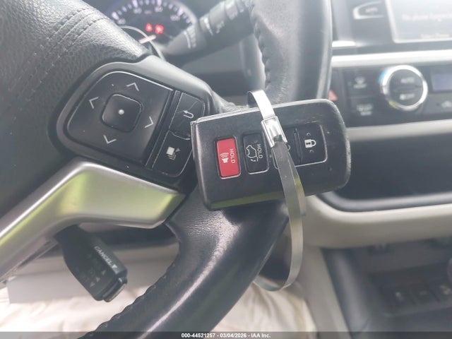 Продажа на аукционе авто 2016 Toyota Highlander Xle V6, vin: 5TDJKRFH1GS233991, номер лота: 44521257