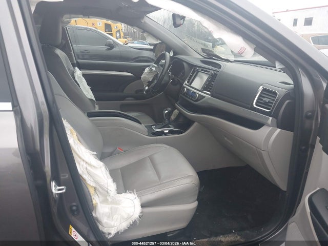 Продажа на аукционе авто 2016 Toyota Highlander Xle V6, vin: 5TDJKRFH1GS233991, номер лота: 44521257