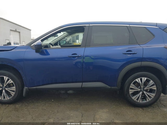 44521316 :رقم المزاد ، 5N1BT3BA4PC861094 vin ، 2023 Nissan Rogue Sv Fwd مزاد بيع