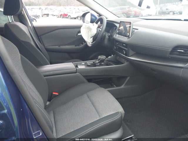 44521316 :رقم المزاد ، 5N1BT3BA4PC861094 vin ، 2023 Nissan Rogue Sv Fwd مزاد بيع