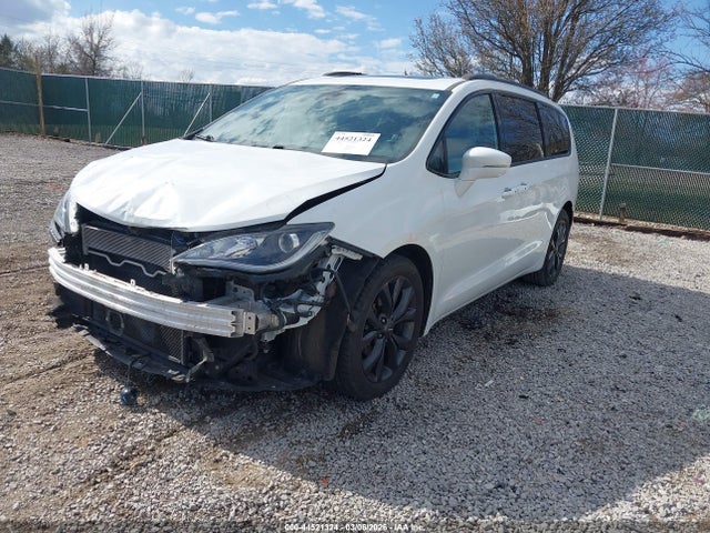 2019 Chrysler Pacifica Limited მანქანა იყიდება აუქციონზე, vin: 2C4RC1GG5KR569393, აუქციონის ნომერი: 44521324