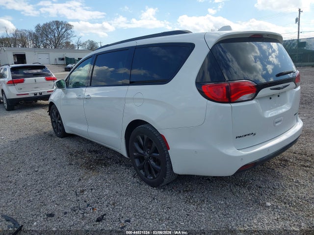 2019 Chrysler Pacifica Limited მანქანა იყიდება აუქციონზე, vin: 2C4RC1GG5KR569393, აუქციონის ნომერი: 44521324