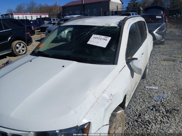 2017 Jeep Compass Latitude 4x4 მანქანა იყიდება აუქციონზე, vin: 1C4NJDEB9HD104625, აუქციონის ნომერი: 44521356