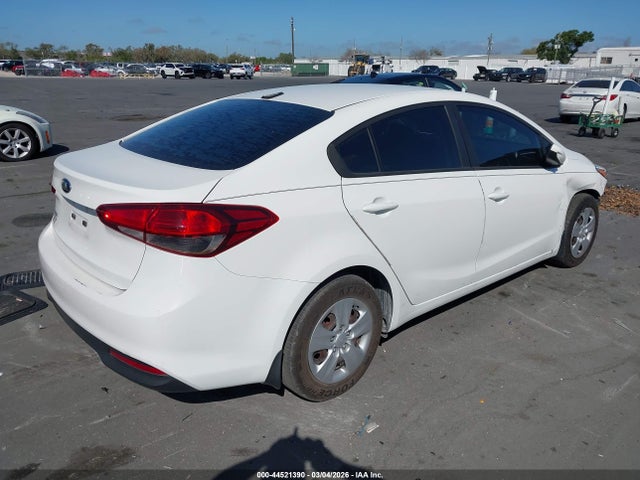 2018 Kia Forte Lx მანქანა იყიდება აუქციონზე, vin: 3KPFK4A78JE202875, აუქციონის ნომერი: 44521390