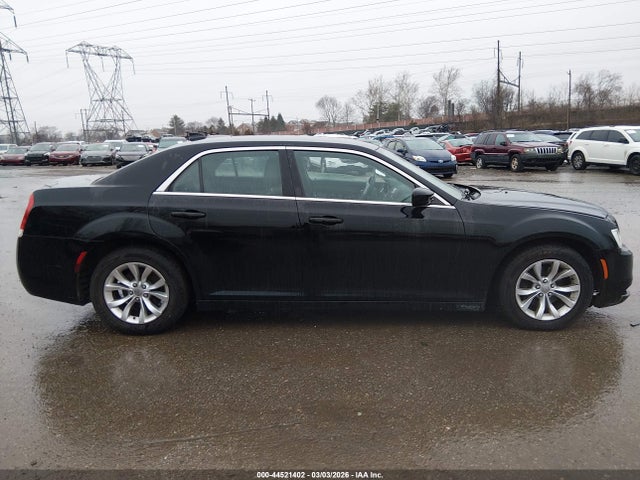 Chrysler 300 Limited 2015 2C3CCAAG6FH830013 Image 14