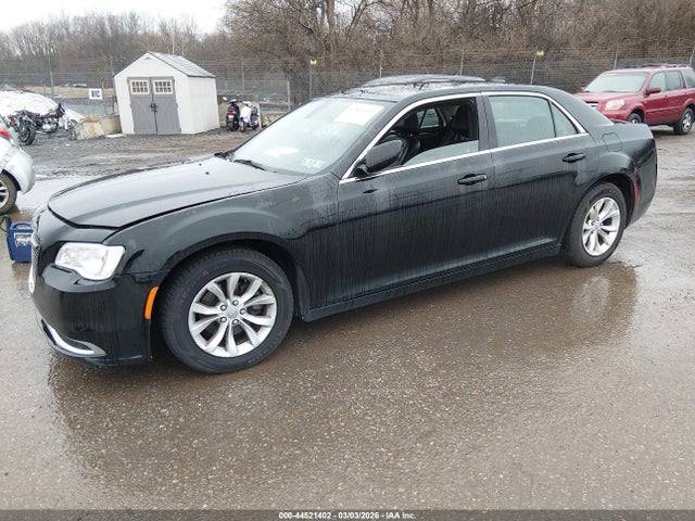 Chrysler 300 Limited 2015 2C3CCAAG6FH830013 Image 2