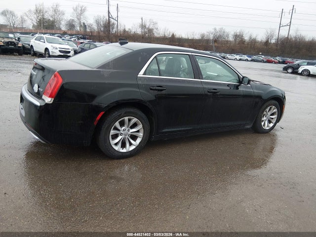 Chrysler 300 Limited 2015 2C3CCAAG6FH830013 Image 4