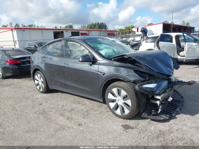 2024 TESLA MODEL Y 7SAYGDEE2RF034663 Photo 0