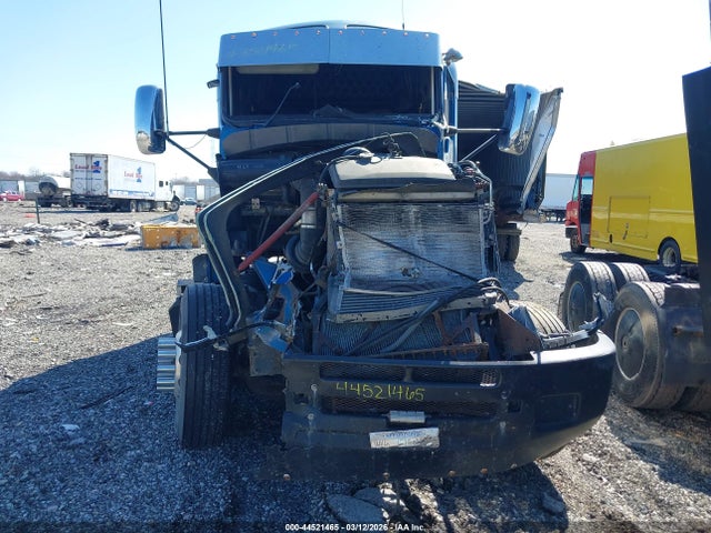 44521465 :رقم المزاد ، 1XKAD69X7YR831888 vin ، 2000 Kenworth Construction T600 مزاد بيع