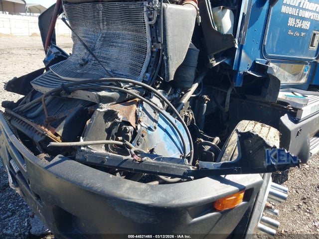 44521465 :رقم المزاد ، 1XKAD69X7YR831888 vin ، 2000 Kenworth Construction T600 مزاد بيع