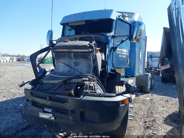 44521465 :رقم المزاد ، 1XKAD69X7YR831888 vin ، 2000 Kenworth Construction T600 مزاد بيع