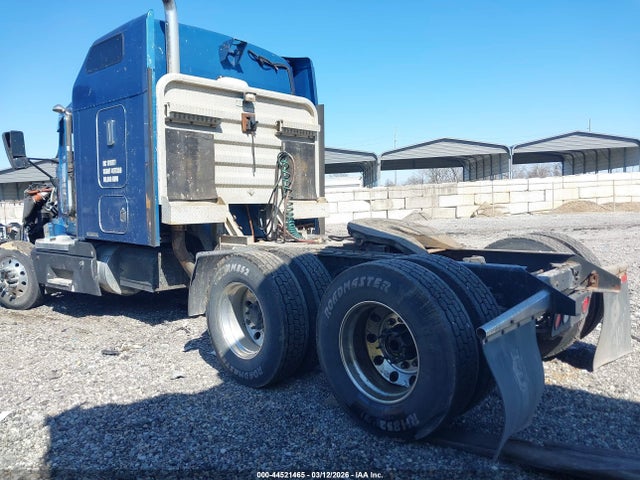 44521465 :رقم المزاد ، 1XKAD69X7YR831888 vin ، 2000 Kenworth Construction T600 مزاد بيع