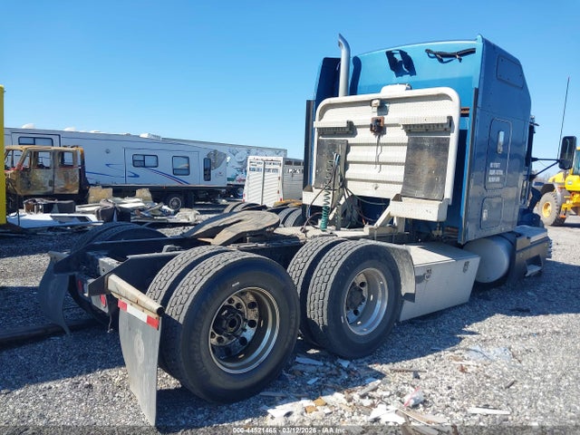 44521465 :رقم المزاد ، 1XKAD69X7YR831888 vin ، 2000 Kenworth Construction T600 مزاد بيع