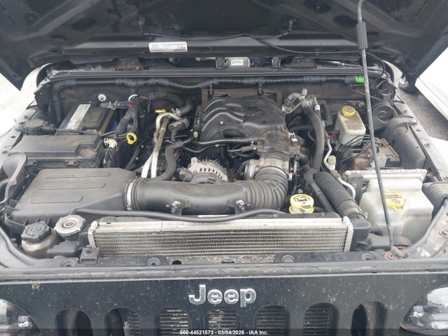 1C4HJWDG5GL208314 Jeep Wrangler Unlimited Sport