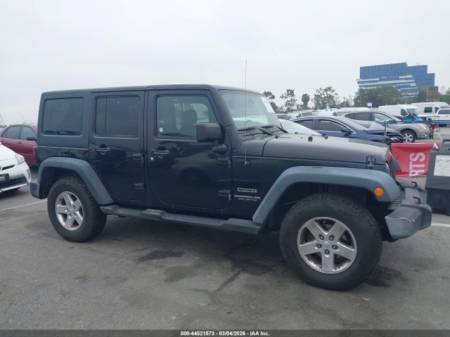 1C4HJWDG5GL208314 Jeep Wrangler Unlimited Sport