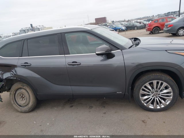 Toyota Highlander Hybrid Platinum 2024 5TDEBRCH3RS608854 Image 14