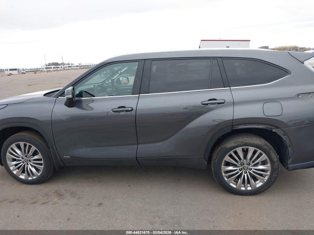Toyota Highlander Hybrid Platinum 2024 5TDEBRCH3RS608854 Image 15