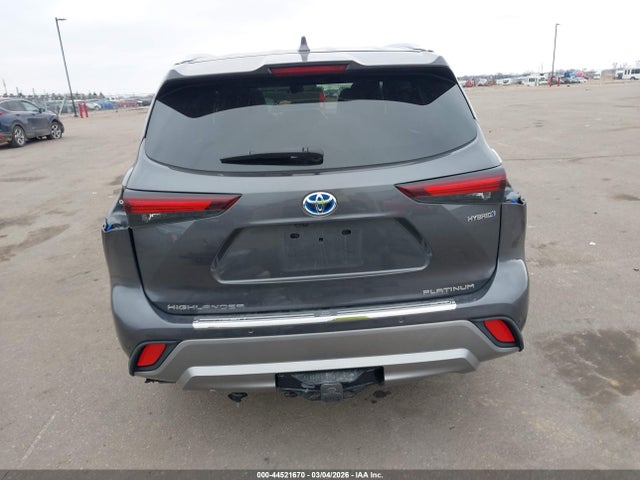 Toyota Highlander Hybrid Platinum 2024 5TDEBRCH3RS608854 Image 17