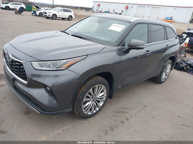 Toyota Highlander Hybrid Platinum 2024 5TDEBRCH3RS608854 Image 2