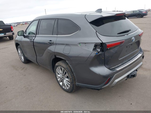Toyota Highlander Hybrid Platinum 2024 5TDEBRCH3RS608854 Image 3