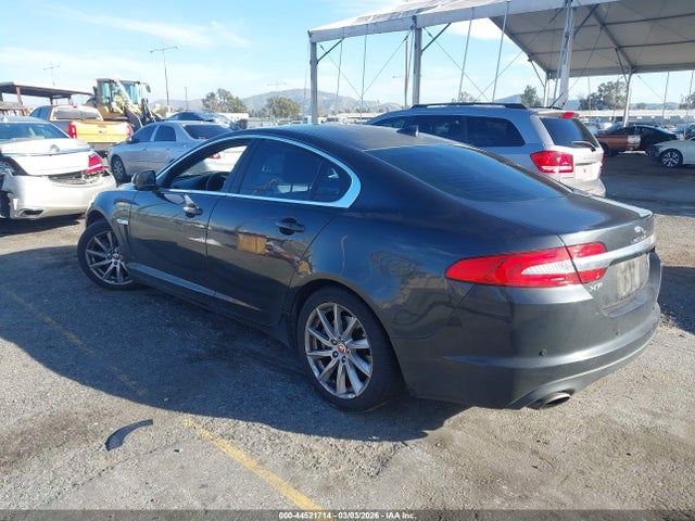 2014 JAGUAR XF SAJWA0ES7EPU16287 Photo 2