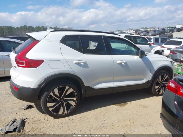 2024 Volvo Xc40 B5 Plus Dark Theme მანქანა იყიდება აუქციონზე, vin: YV4L12UL5R2249659, აუქციონის ნომერი: 44521769