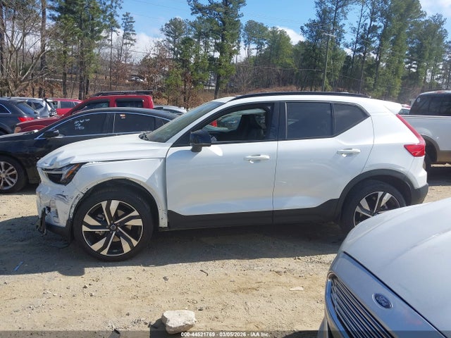 2024 Volvo Xc40 B5 Plus Dark Theme მანქანა იყიდება აუქციონზე, vin: YV4L12UL5R2249659, აუქციონის ნომერი: 44521769