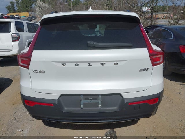 2024 Volvo Xc40 B5 Plus Dark Theme მანქანა იყიდება აუქციონზე, vin: YV4L12UL5R2249659, აუქციონის ნომერი: 44521769