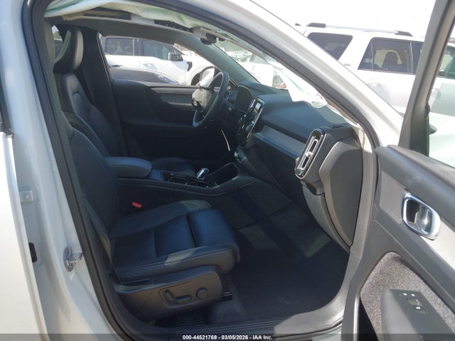 2024 Volvo Xc40 B5 Plus Dark Theme მანქანა იყიდება აუქციონზე, vin: YV4L12UL5R2249659, აუქციონის ნომერი: 44521769