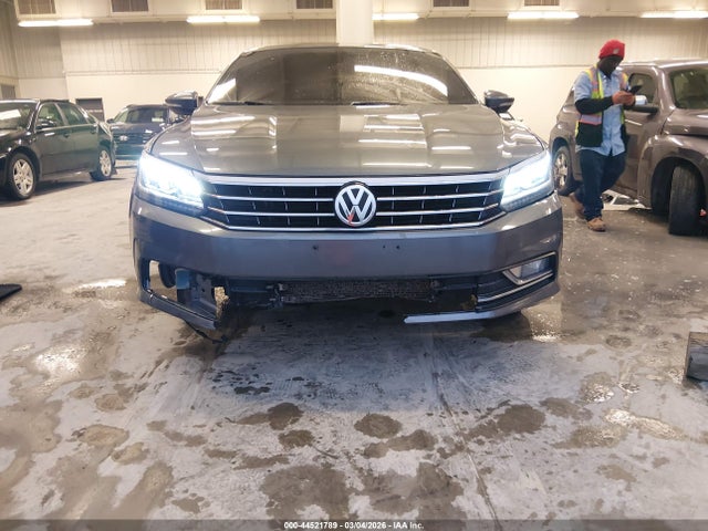 44521789 :رقم المزاد ، 1VWBA7A3XJC008417 vin ، 2018 Volkswagen Passat 2.0t Se مزاد بيع