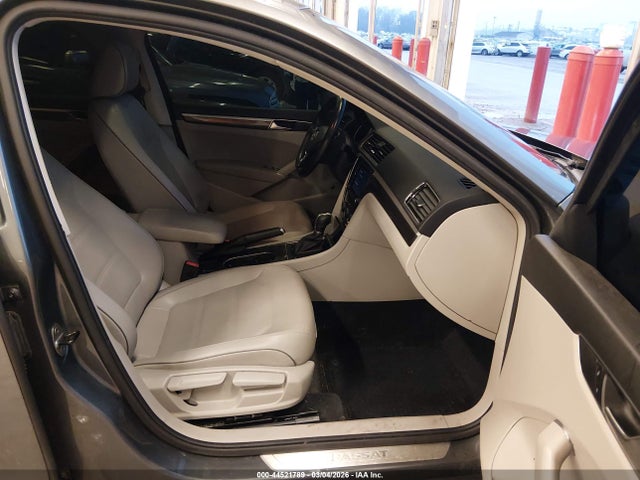 44521789 :رقم المزاد ، 1VWBA7A3XJC008417 vin ، 2018 Volkswagen Passat 2.0t Se مزاد بيع