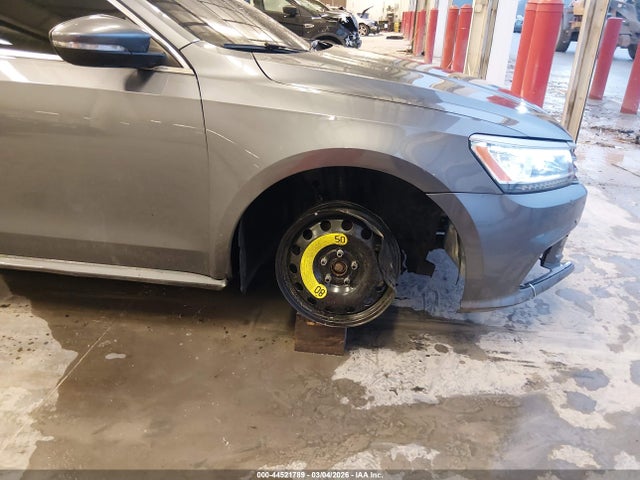 44521789 :رقم المزاد ، 1VWBA7A3XJC008417 vin ، 2018 Volkswagen Passat 2.0t Se مزاد بيع
