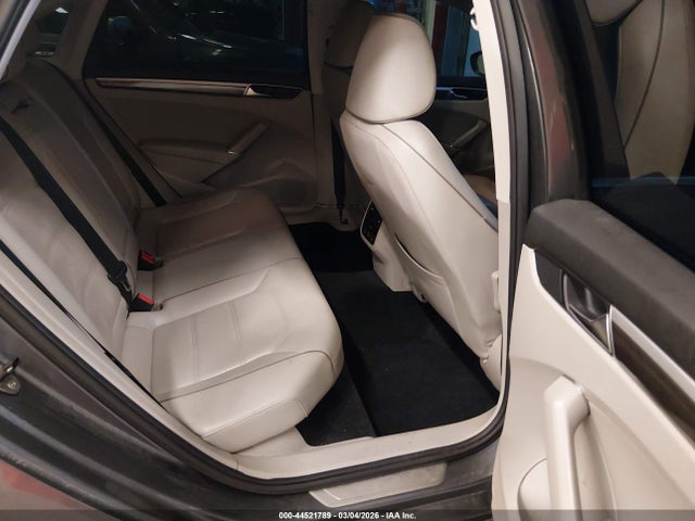 44521789 :رقم المزاد ، 1VWBA7A3XJC008417 vin ، 2018 Volkswagen Passat 2.0t Se مزاد بيع