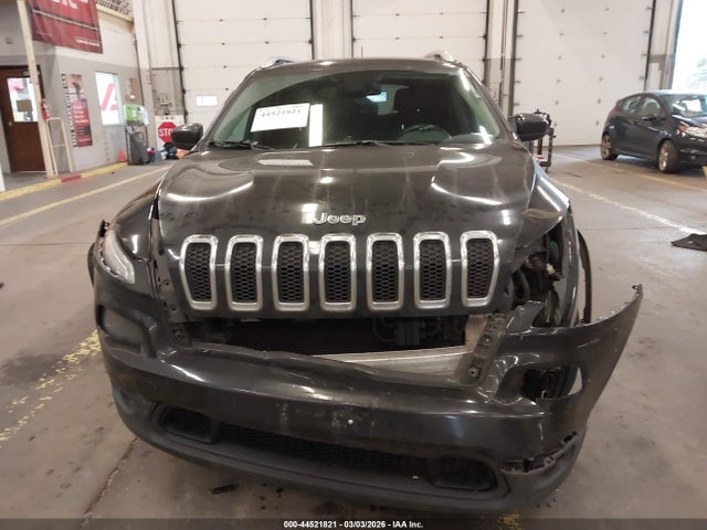 1C4PJLCS8FW553527 Jeep Cherokee Latitude