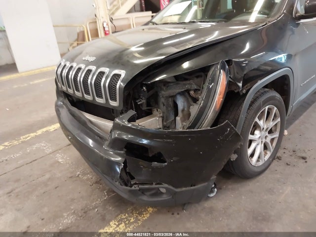 1C4PJLCS8FW553527 Jeep Cherokee Latitude