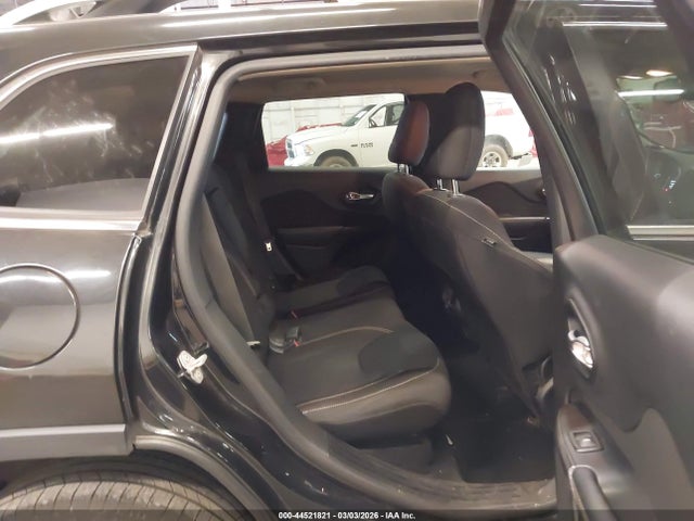 1C4PJLCS8FW553527 Jeep Cherokee Latitude