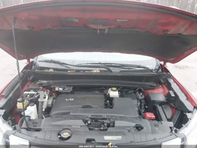 44521917 :رقم المزاد ، 5N1DR2MM8HC913174 vin ، 2017 Nissan Pathfinder S مزاد بيع