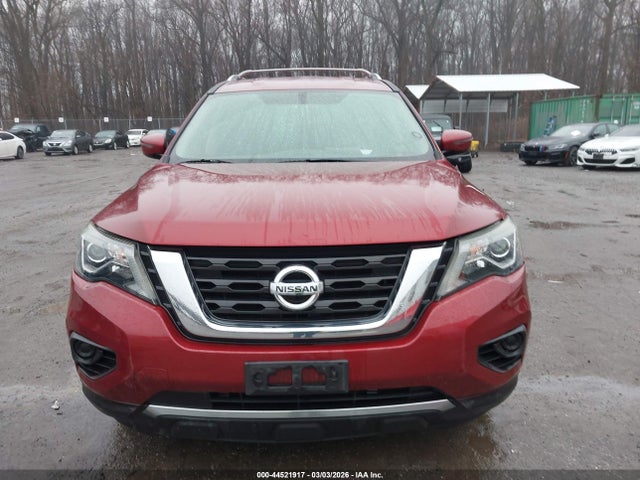 44521917 :رقم المزاد ، 5N1DR2MM8HC913174 vin ، 2017 Nissan Pathfinder S مزاد بيع