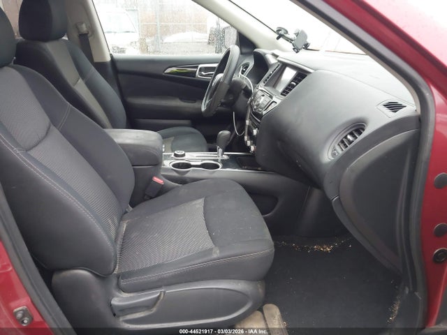 44521917 :رقم المزاد ، 5N1DR2MM8HC913174 vin ، 2017 Nissan Pathfinder S مزاد بيع