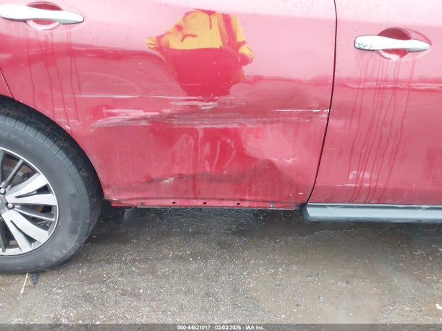 44521917 :رقم المزاد ، 5N1DR2MM8HC913174 vin ، 2017 Nissan Pathfinder S مزاد بيع